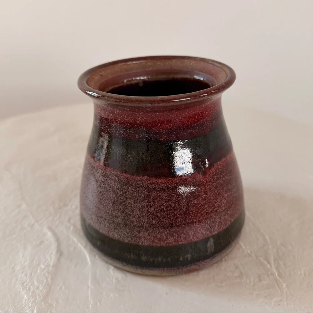 SMALL STUDIO POTTERY EGGPLANT PURPLE/BLACK GLAZED VASE BOHO‎ COTTAGE-CORE SIGNED - Picture 4 of 7